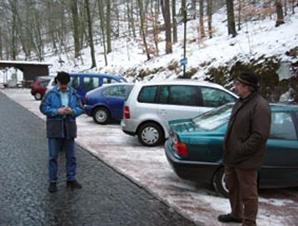 Gotha (Residenzstadt) 02.- 03.02.2006 - Parkplatz auf der Wartburg, Helmut und Peter (001)