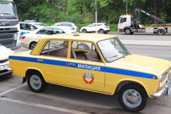 Berlin 26.- 30.05.2016 - Berlin auf den Weg zur Siegessule, ein Lada am 26.05.2016 (001)